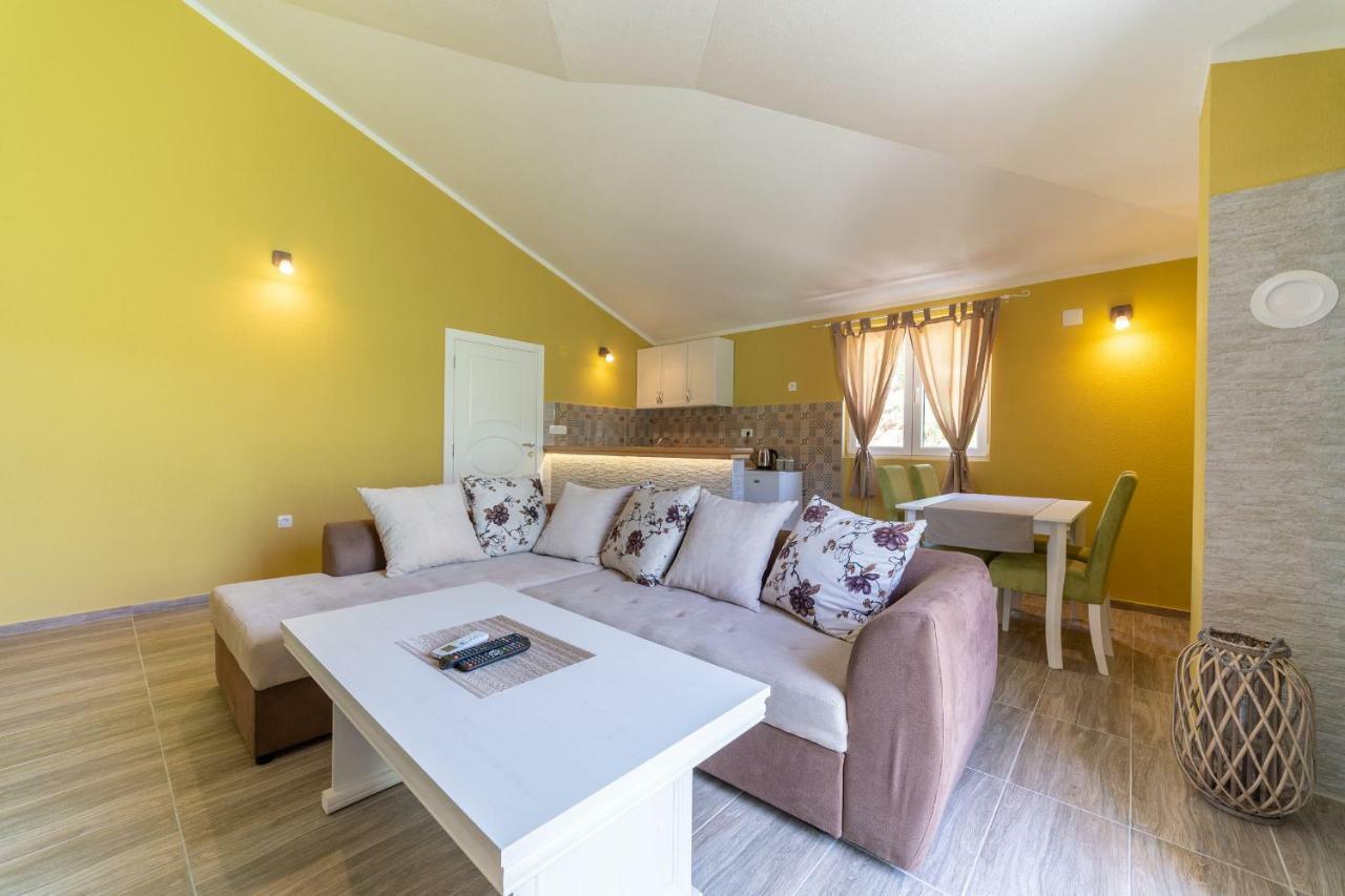 Apartments Kingfisher Virpazar Buitenkant foto